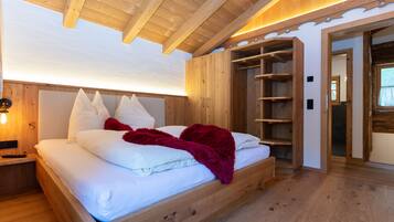 3 Schlafzimmer, Reisekinderbett, kostenloses WLAN, Bettwäsche