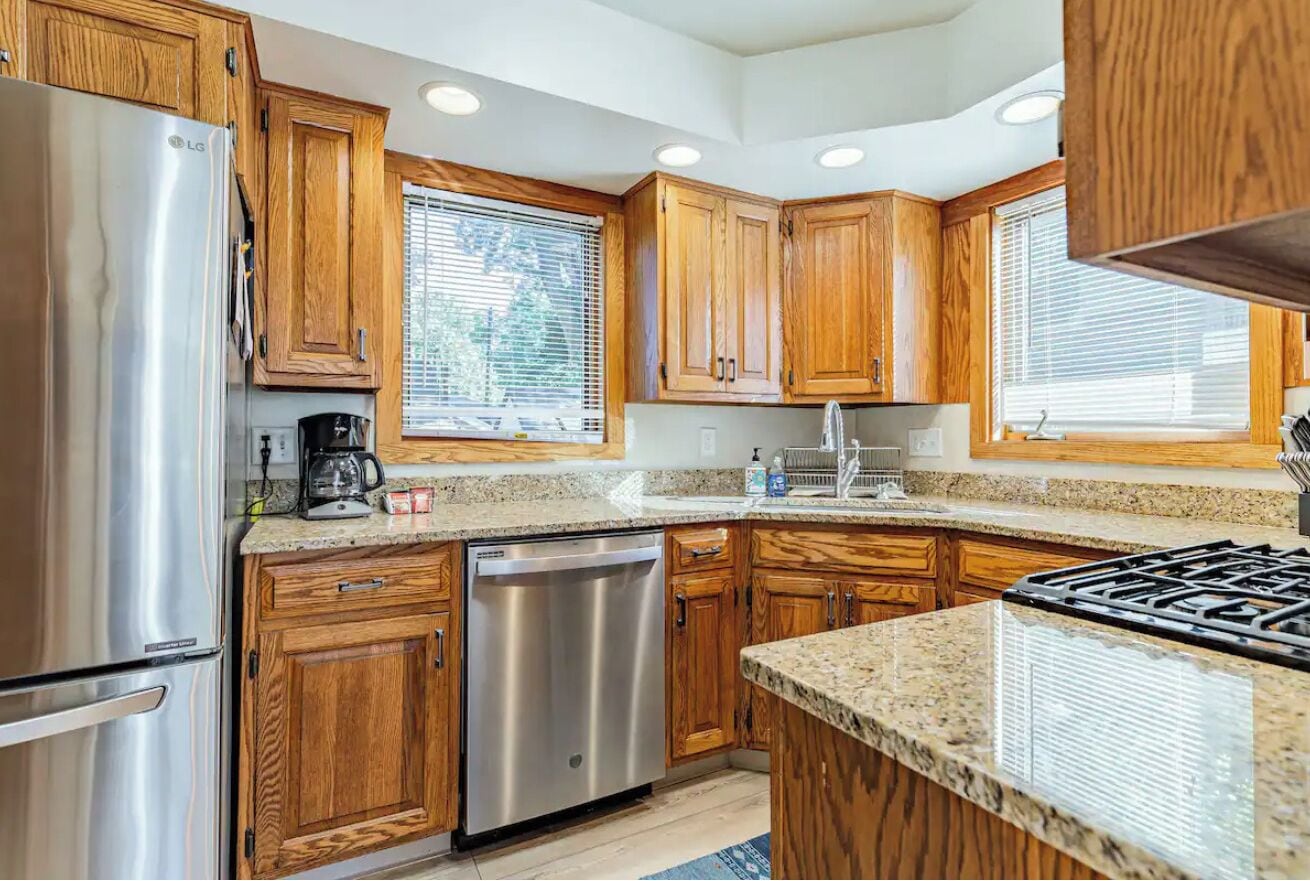 雪櫃、微波爐、焗爐、爐具