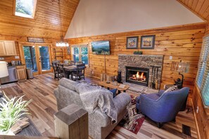 Smart-TV, Kamin, Videospiele