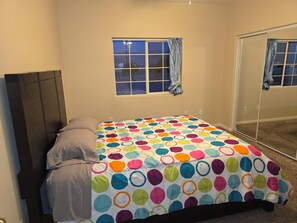 4 bedrooms, desk, iron/ironing board, travel crib