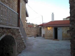 House | Exterior - Immaculate 4-bed House in Pissouri (Pissouri)