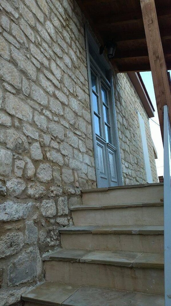 House | Exterior - Immaculate 4-bed House in Pissouri (Pissouri)