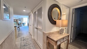 Interior - Mainsail 247 (Miramar Beach)