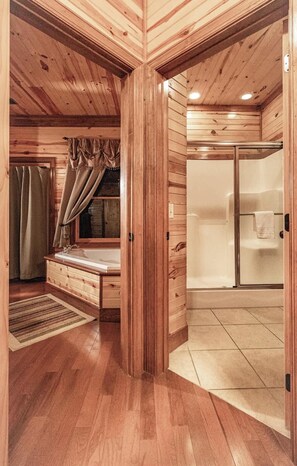 Baignoire, séchoir à cheveux, serviettes fournies