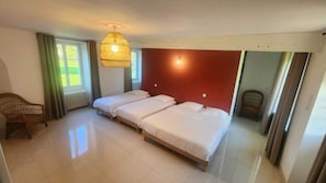 5 Schlafzimmer, Reisekinderbett, Bettwäsche