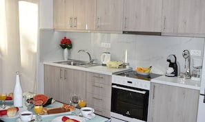 ثلاجة، فرن، ماكينة لصنع القهوة/الشاي، غلّاية كهربائية