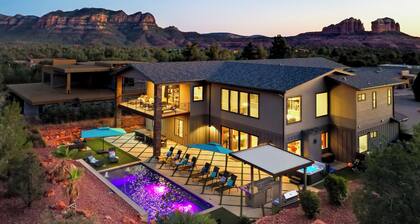 Luxury Mansion w/Pool, Spa, Views, Game room, Movie Theatre