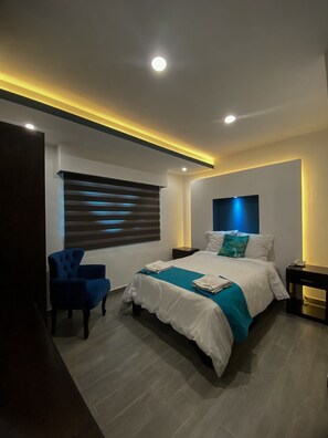 Egyptian cotton sheets, premium bedding, down duvets, desk - Hotel Tonall Inn (Teotihuacan)