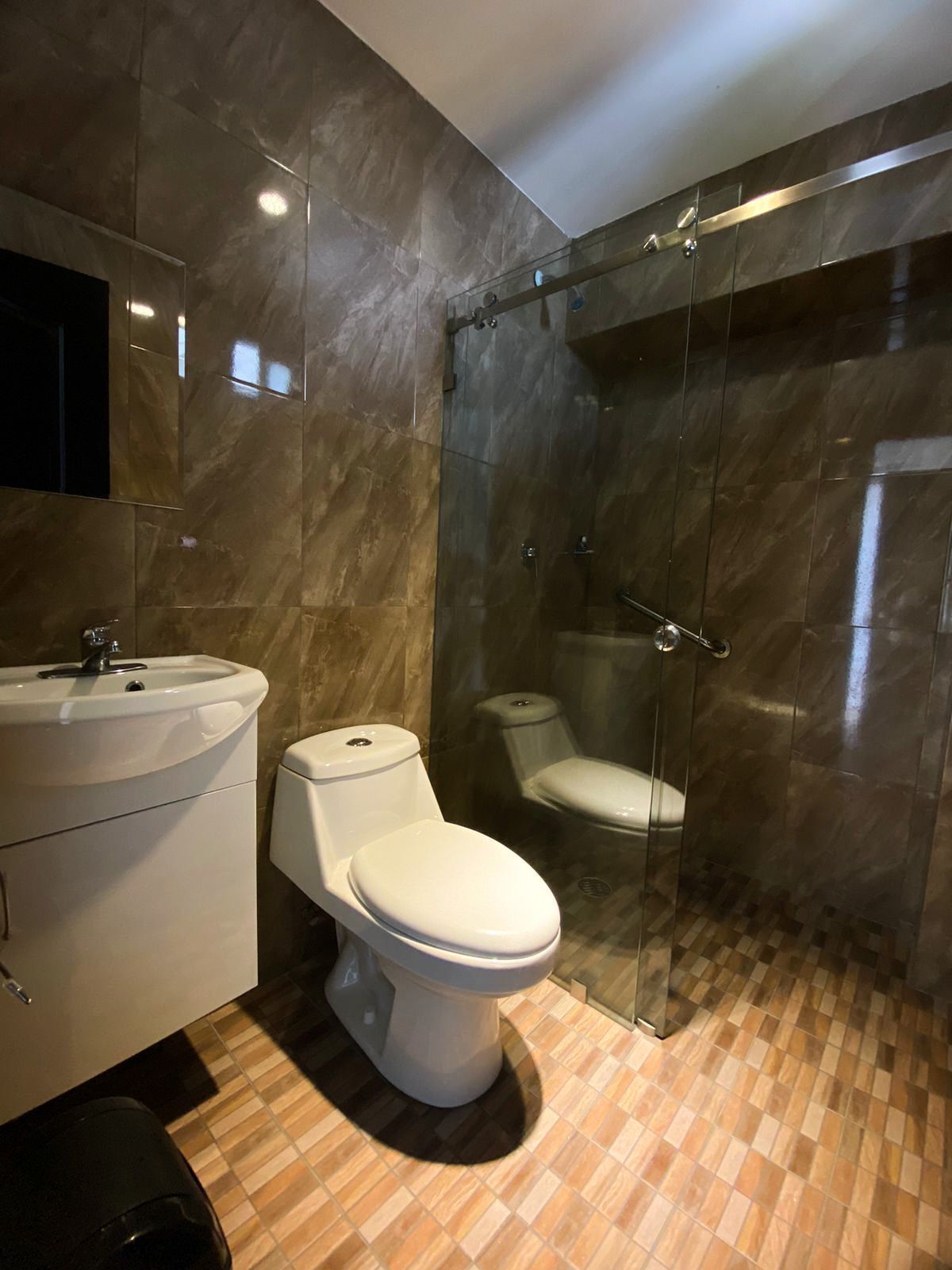 Designer toiletries, towels, soap, shampoo