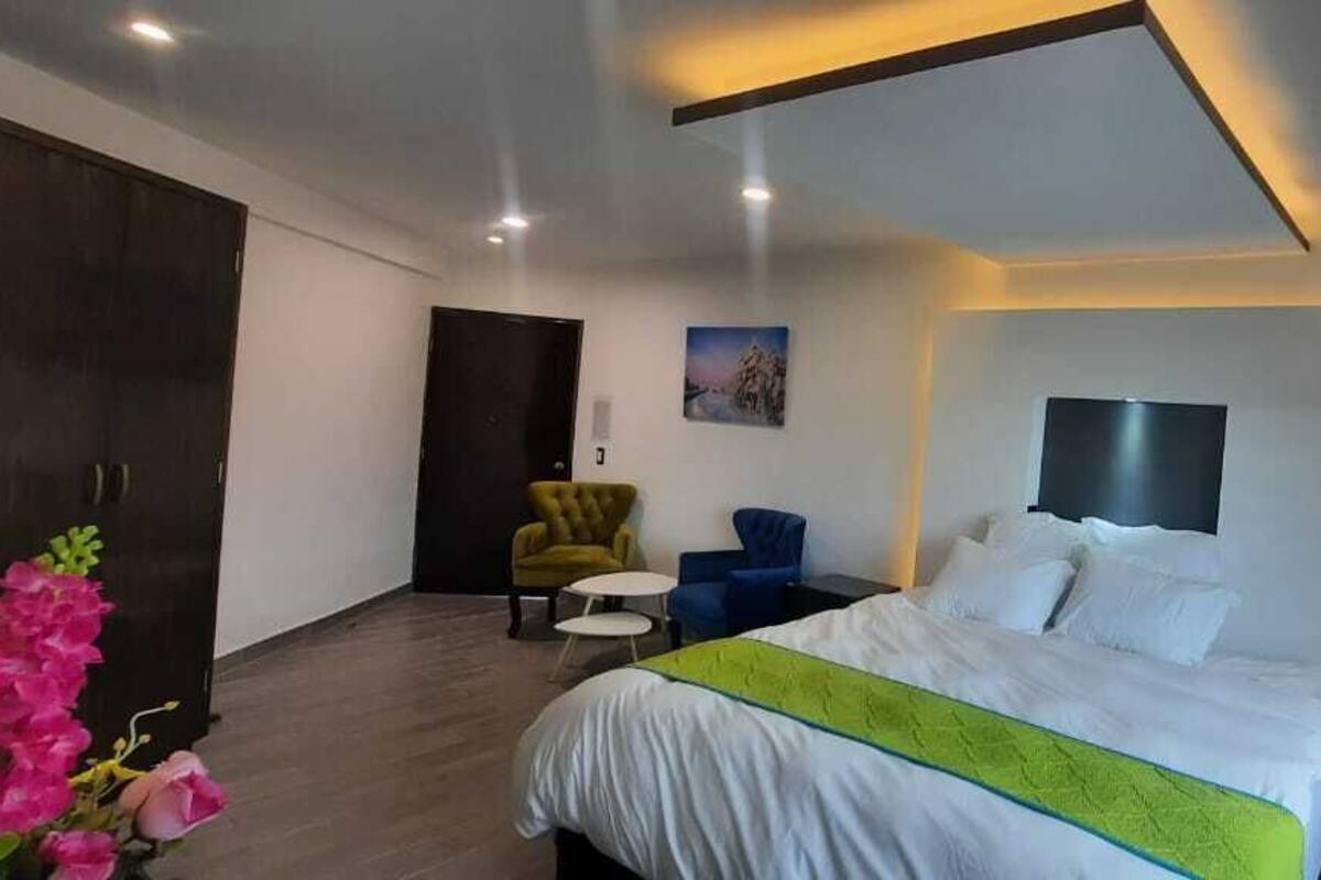 Deluxe studio suite | Lakens van Egyptisch katoen, luxe beddengoed, donsdekens, een bureau