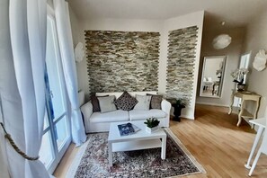 TV - M318 - Marcelli, new comfortable three-room apartment by the sea (Marcelli)