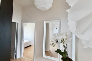 2 bedrooms, bed sheets - M318 - Marcelli, new comfortable three-room apartment by the sea (Marcelli)