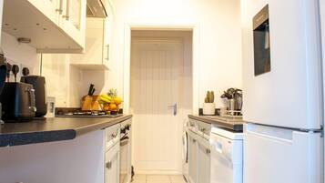 Apartemen | Dapur pribadi | Lemari es, microwave, oven, dan kompor