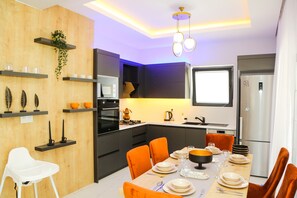 Luxury-Villa, 4 Schlafzimmer, Nichtraucher, Bergblick | Eigene Küche