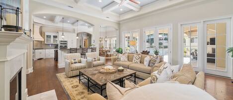 Ferienhaus, Mehrere Betten, eigener Pool, Poolblick | Wohnbereich | Fernseher, Kamin