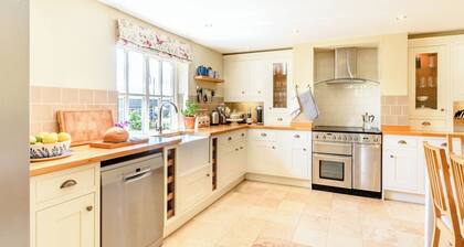 4 bedroom accommodation in Great Limber