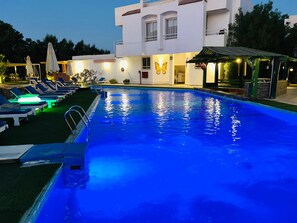 2 outdoor pools, pool umbrellas, lifeguards on site