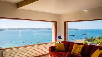 Televisie en een open haard