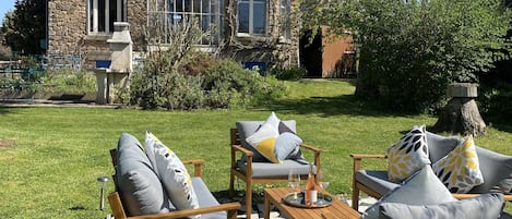 Vista frontal de la propiedad