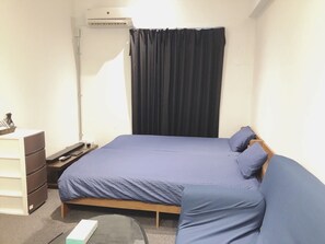 1 dormitorio, escritorio, wifi gratis y ropa de cama