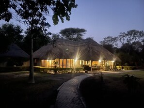 Exterior - Luxury Villa on Private Game Reserve in Maun, Botswana (Maun)