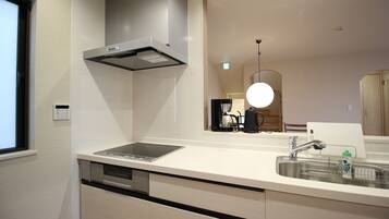 Fridge, microwave, stovetop, cookware/dishes/utensils