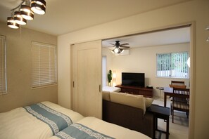 10 bedrooms, desk, free WiFi, bed sheets