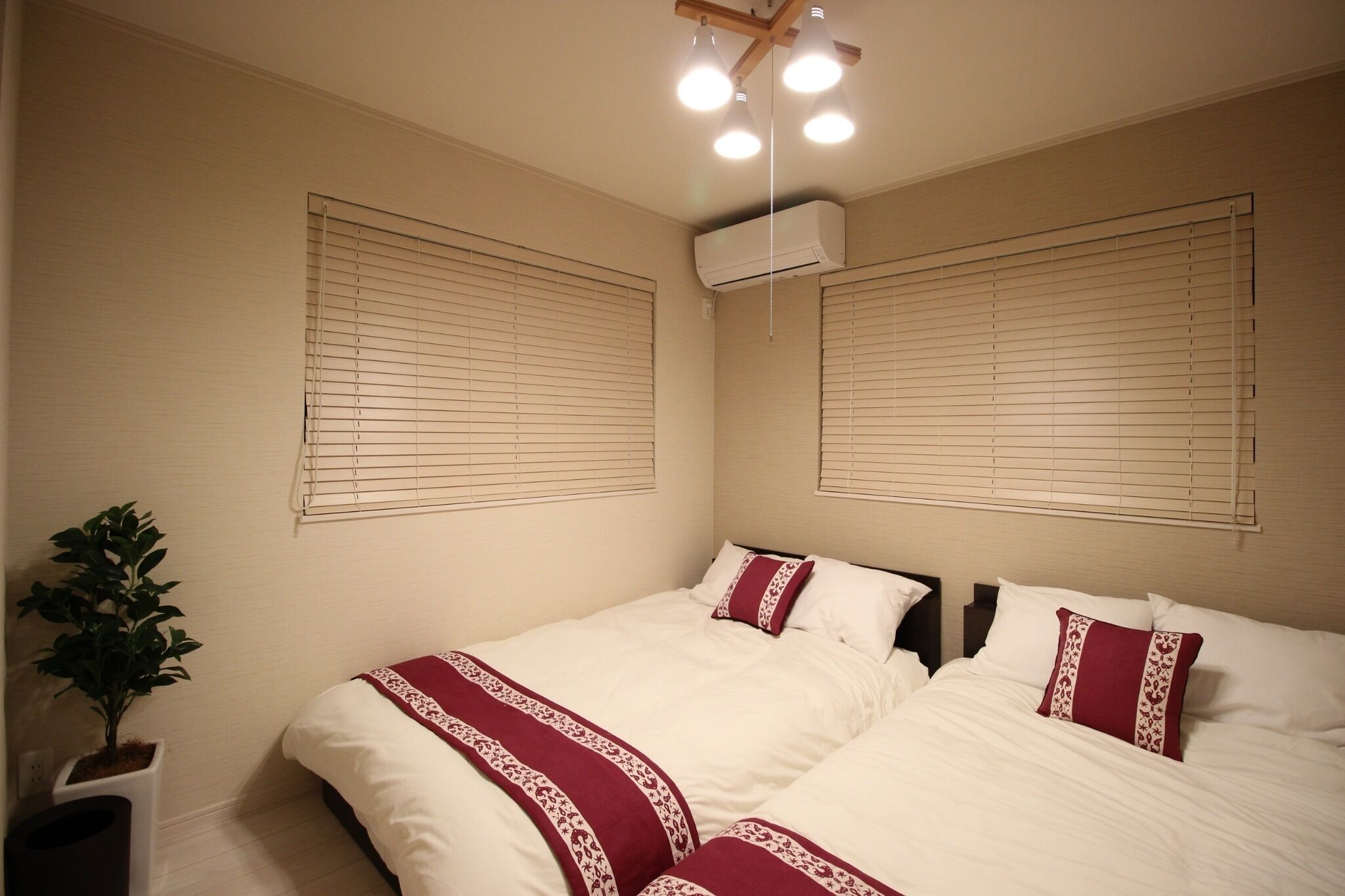 3 quartos, escrivaninha, Wi-Fi de cortesia, roupa de cama