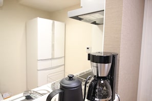 Fridge, microwave, stovetop, cookware/dishes/utensils