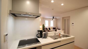 Fridge, microwave, stovetop, cookware/dishes/utensils