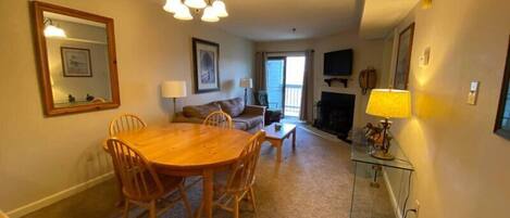 Televisión y chimenea