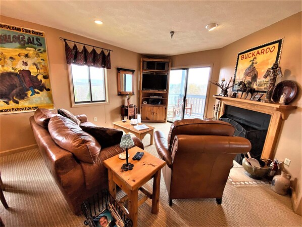 Televisión y chimenea 