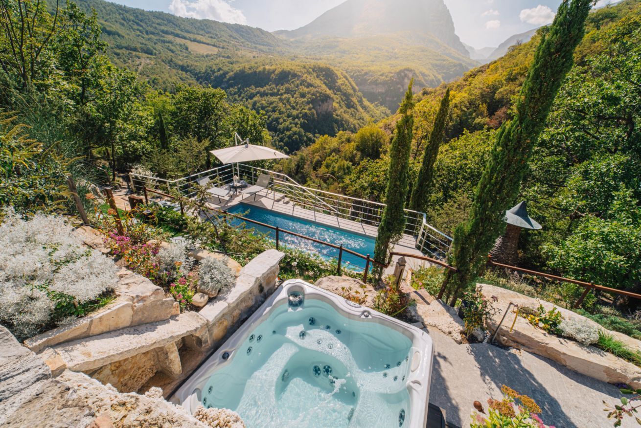 Outdoor pool, pool loungers