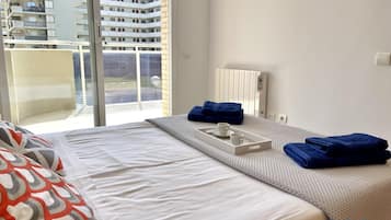 2 bedrooms, iron/ironing board, bed sheets