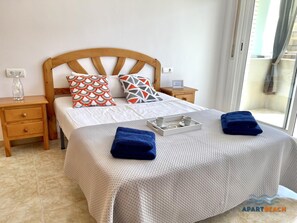 2 habitaciones, tabla de planchar con plancha y ropa de cama 