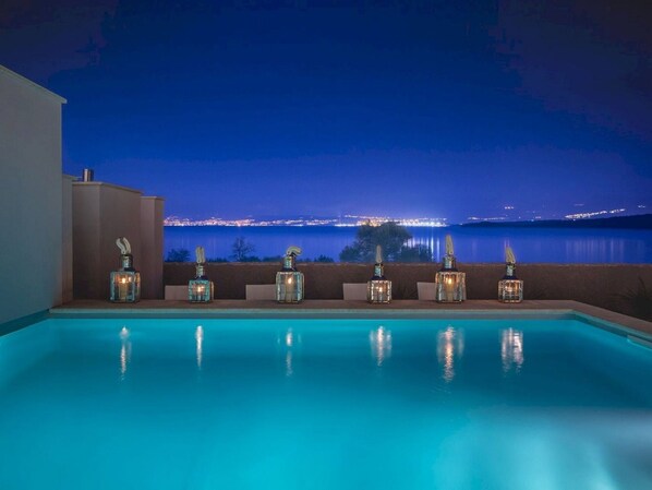 Pool - Wonderful  villa for 8 people with private pool, A/C, WIFI, TV, terrace and pets allowed (Rijeka)