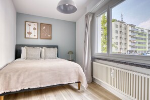 2 habitaciones, tabla de planchar con plancha, wifi y ropa de cama 