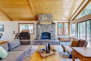 TV, peis, DVD-spiller og PC-skjermer