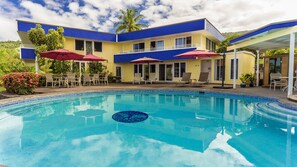 Outdoor pool - Luana Nai'a Inn (Captain Cook)