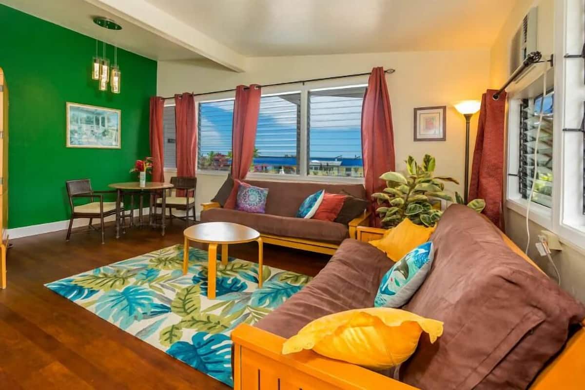 Alihi Lani Suite - Family Apartment, Cottage Area | Living area | 30-inch flat-screen TV with digital channels, TV, Netflix