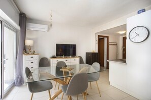 Dining - Apartment with swimming pool, close to the sea (Roses)