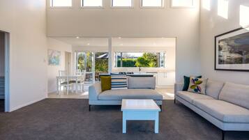 Executive Villa | Living area | Flat-screen TV