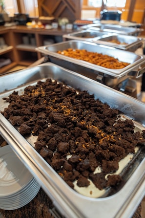 Café da manhã com pratos da culinária local grátis todos os dias