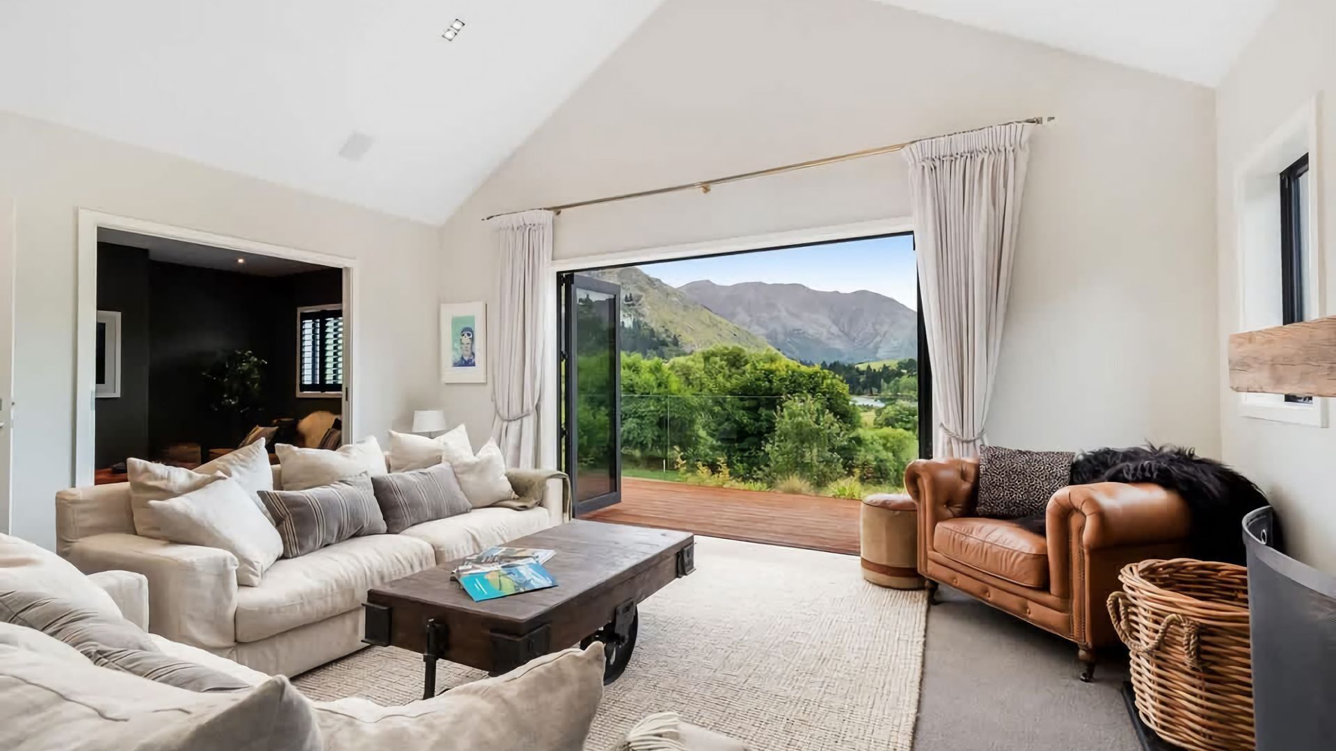 The Stowaway - This Lodge-inspired Home Is Where Comfort Meets Style. - Arrowtown