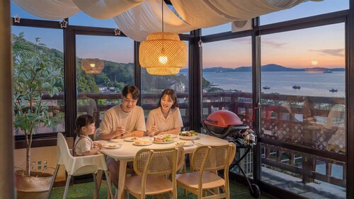 Ganghwa Sandel Bada Kids Gajok Pension