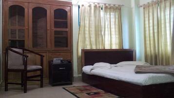 Standard-huone | Työpöytä, ilmainen Wi-Fi, vuodevaatteet