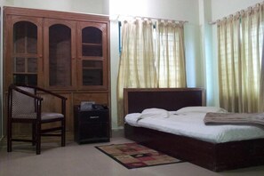 Habitación estándar | Escritorio, wifi gratis, ropa de cama