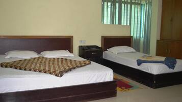 Executive Double Room | Desk, free WiFi, bed sheets