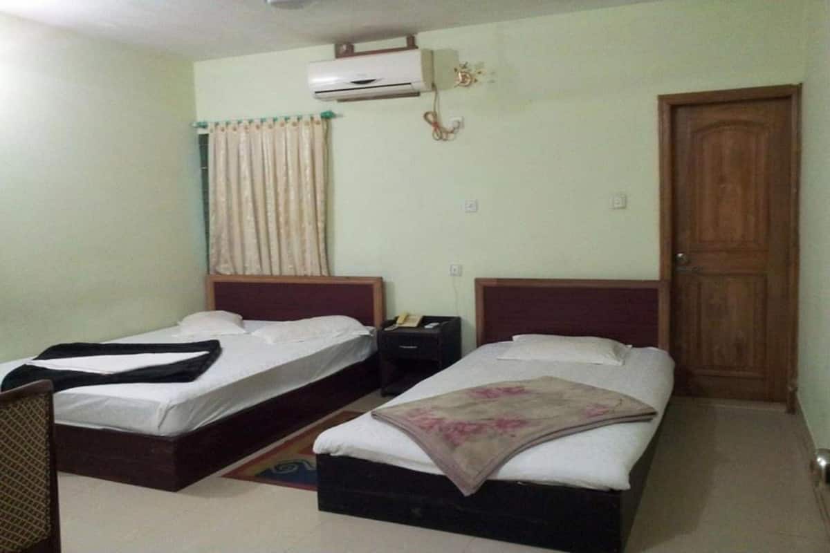 Deluxe Twin Room | Desk, free WiFi, bed sheets