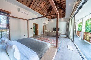 Family Villa | 5 bedrooms, free WiFi, bed sheets - Villa Aiimara (Canggu)